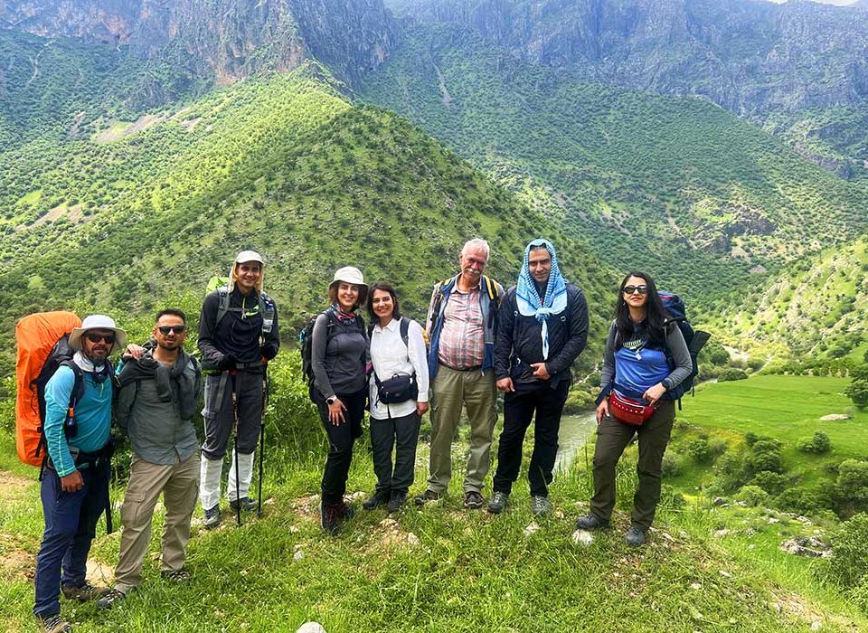 راهنمای تور در مسیر رودخانه سیروان در استان کردستان